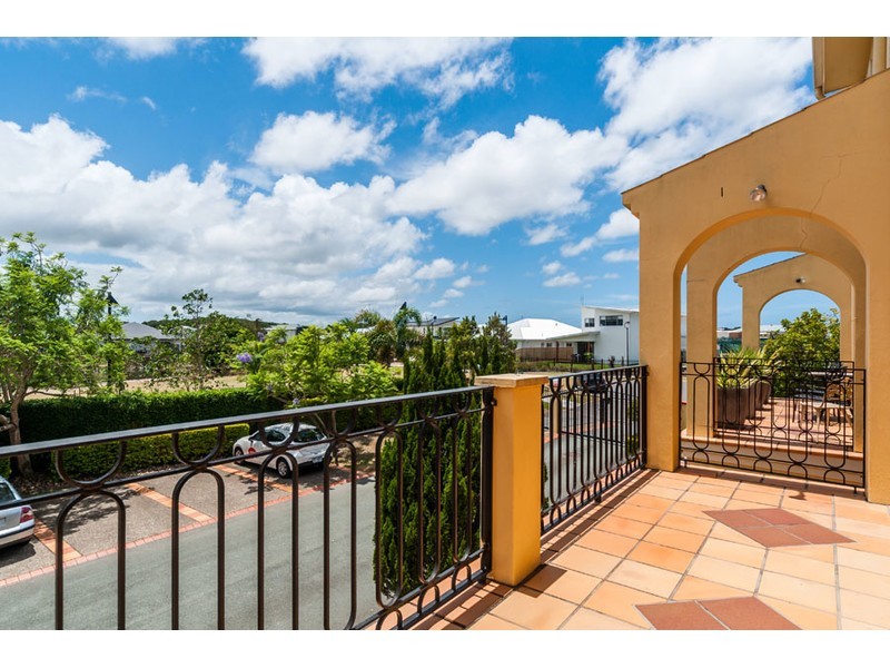 2/14 Pendraat Parade, Hope Island QLD 4212