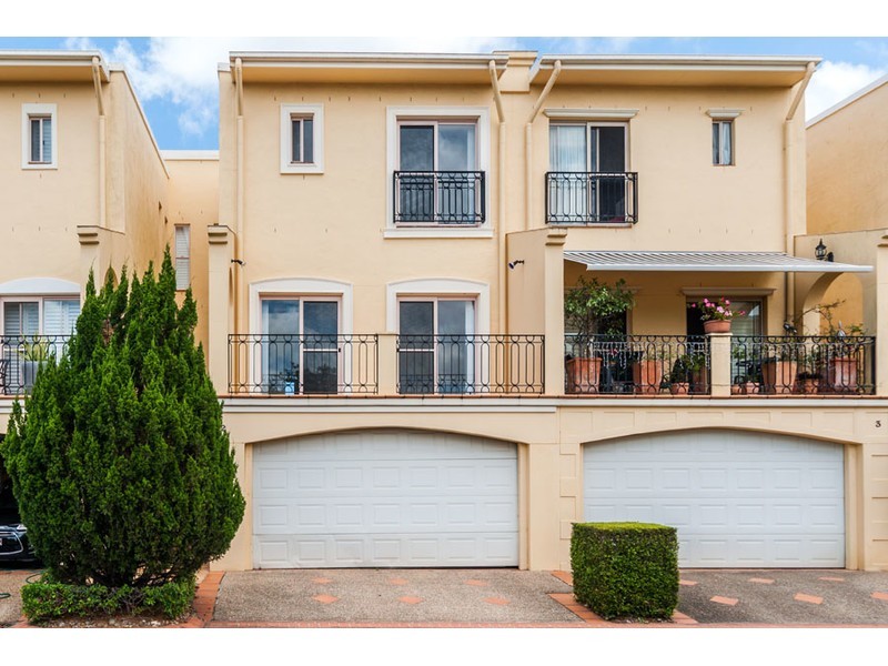 2/14 Pendraat Parade, Hope Island QLD 4212