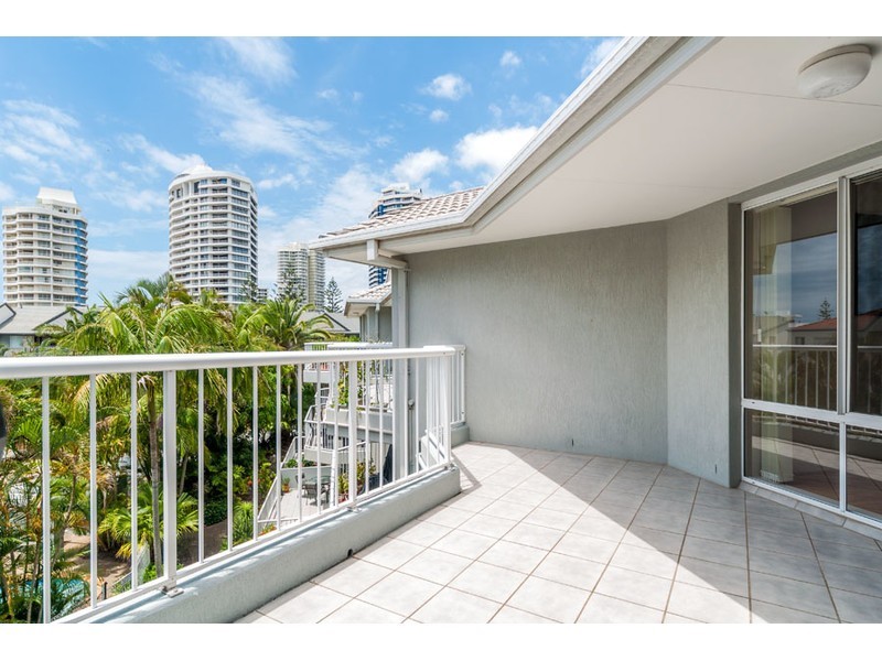 12/4 Madang Crescent, Runaway Bay QLD 4216