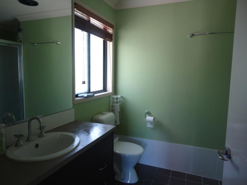 5 Inman Court, Pacific Pines QLD 4211