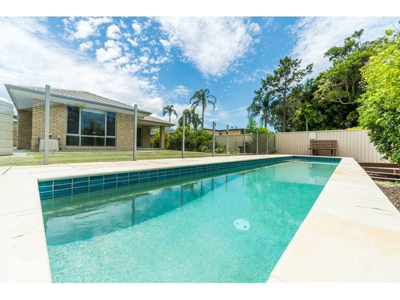 17 Annerley Avenue, Runaway Bay QLD 4216