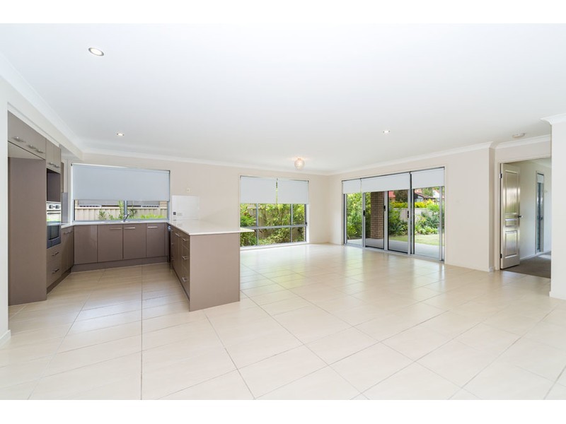 17 Annerley Avenue, Runaway Bay QLD 4216