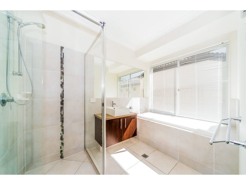 24 Iridium Drive, Hope Island QLD 4212