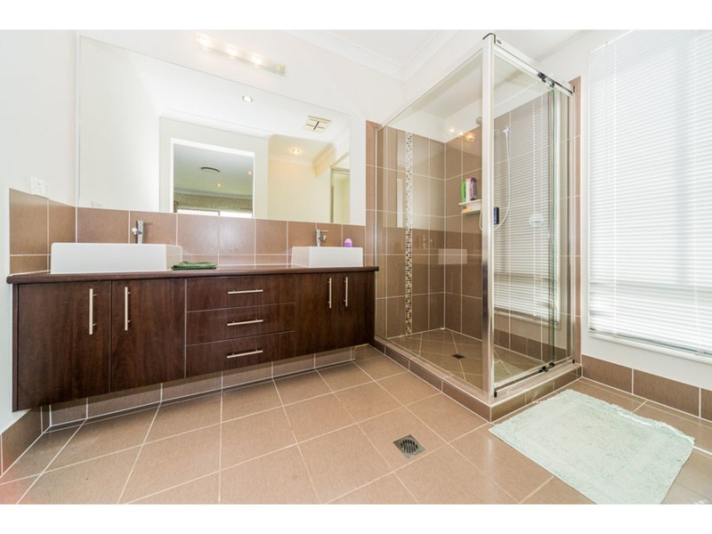 24 Iridium Drive, Hope Island QLD 4212