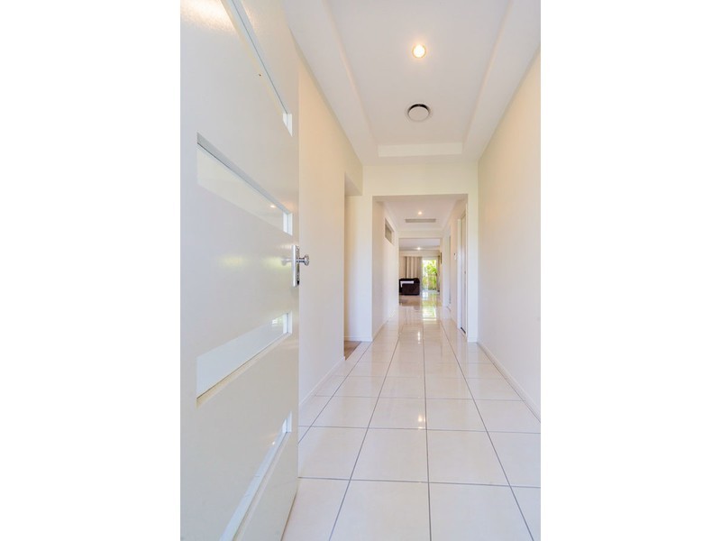 24 Iridium Drive, Hope Island QLD 4212