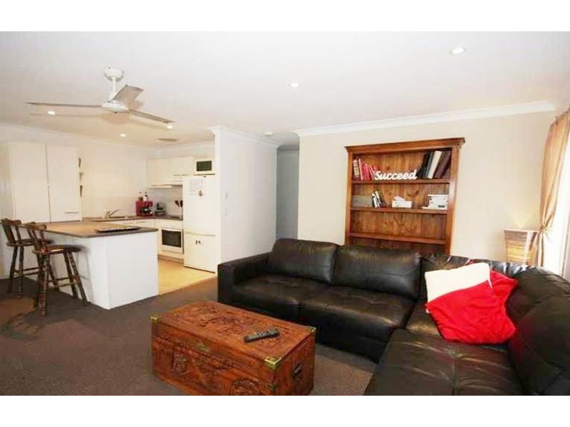 4/137 Olsen Avenue, Labrador QLD 4215