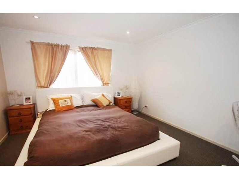 4/137 Olsen Avenue, Labrador QLD 4215