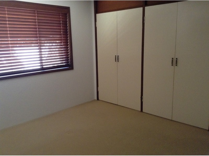 1/4 Vernia Place, Biggera Waters QLD 4216