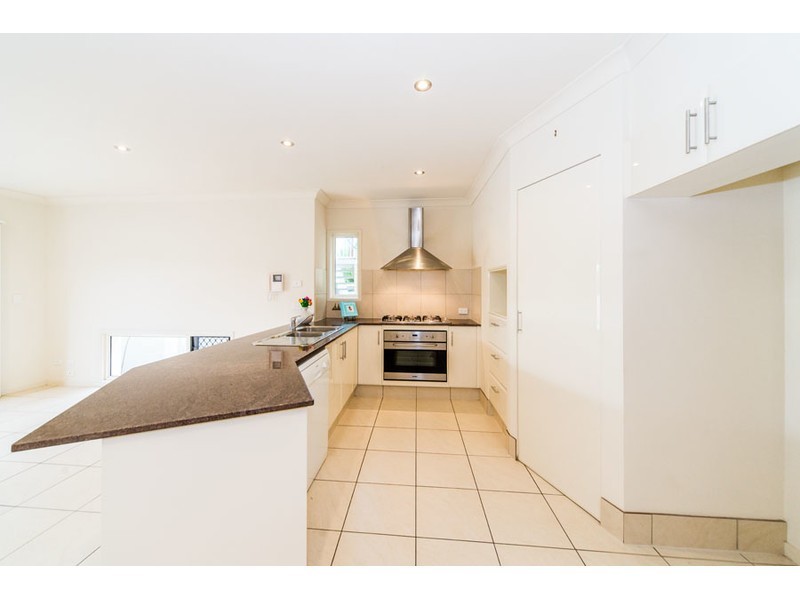 1/11 Mallard Avenue, Paradise Point QLD 4216