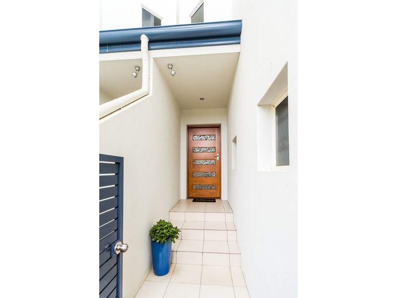 1/11 Mallard Avenue, Paradise Point QLD 4216