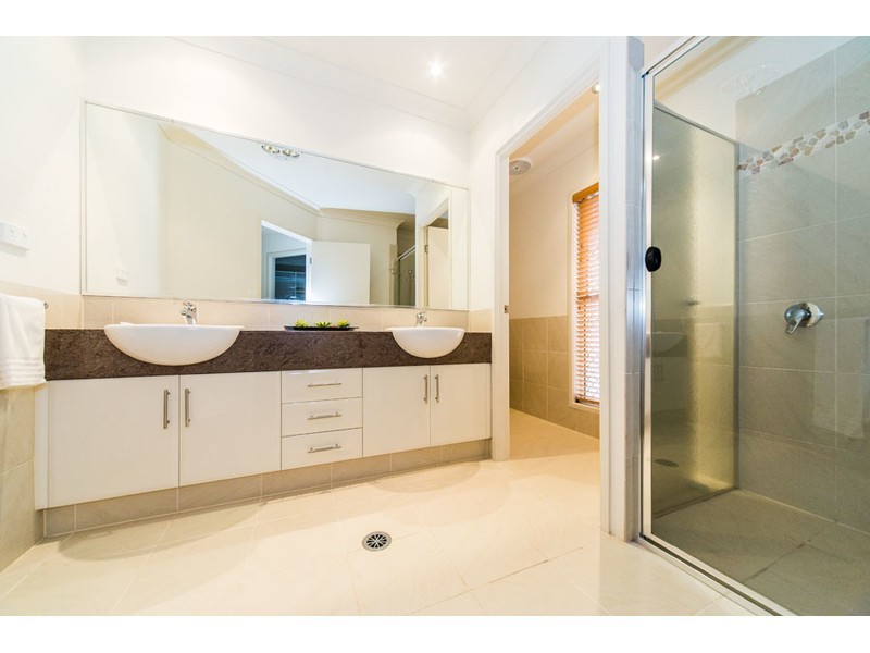 1/11 Mallard Avenue, Paradise Point QLD 4216