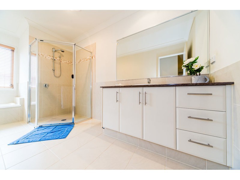 2/11 Mallard Avenue, Paradise Point QLD 4216