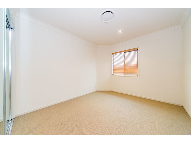 2/11 Mallard Avenue, Paradise Point QLD 4216