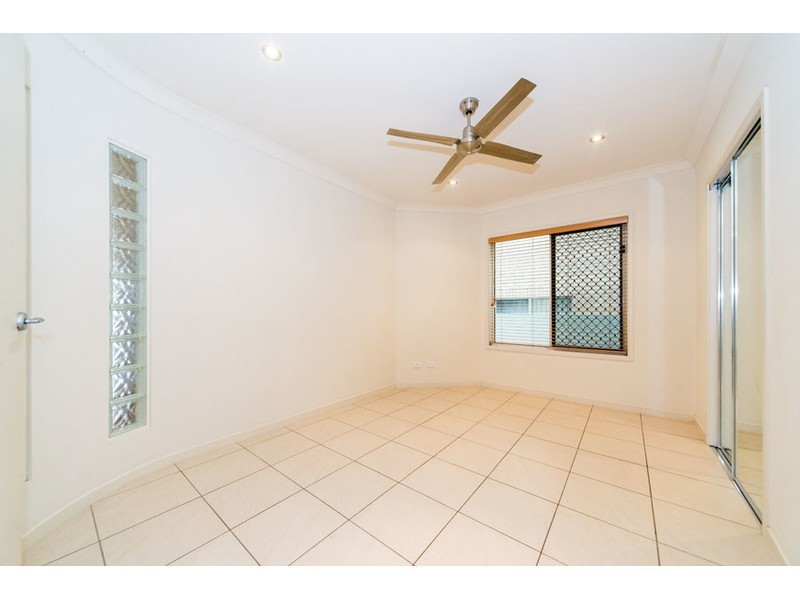 2/11 Mallard Avenue, Paradise Point QLD 4216