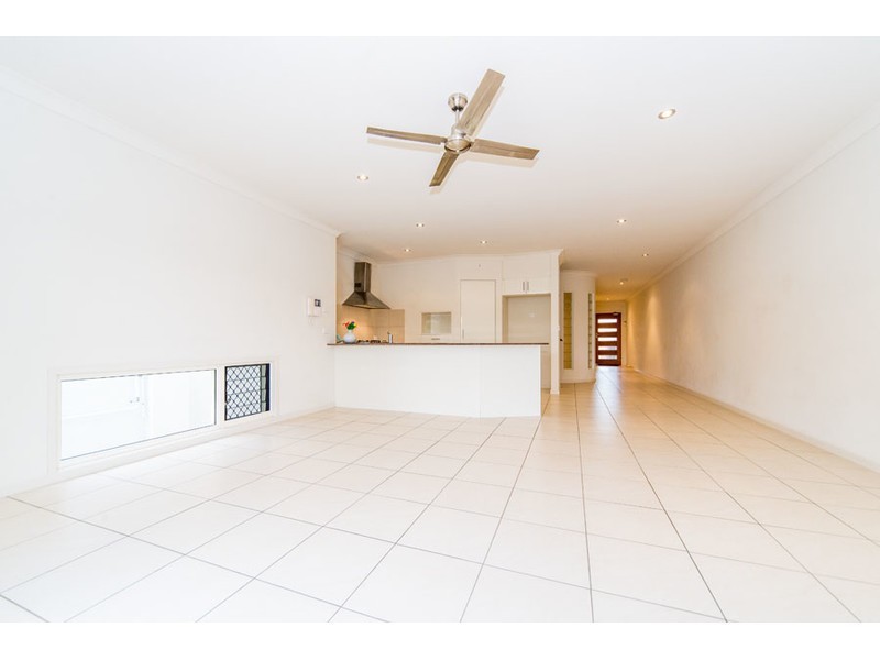 2/11 Mallard Avenue, Paradise Point QLD 4216