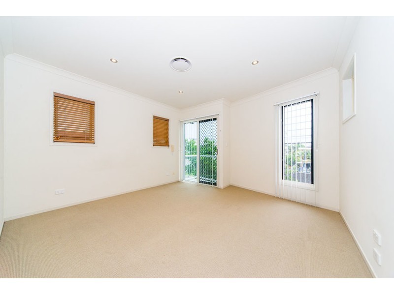 2/11 Mallard Avenue, Paradise Point QLD 4216