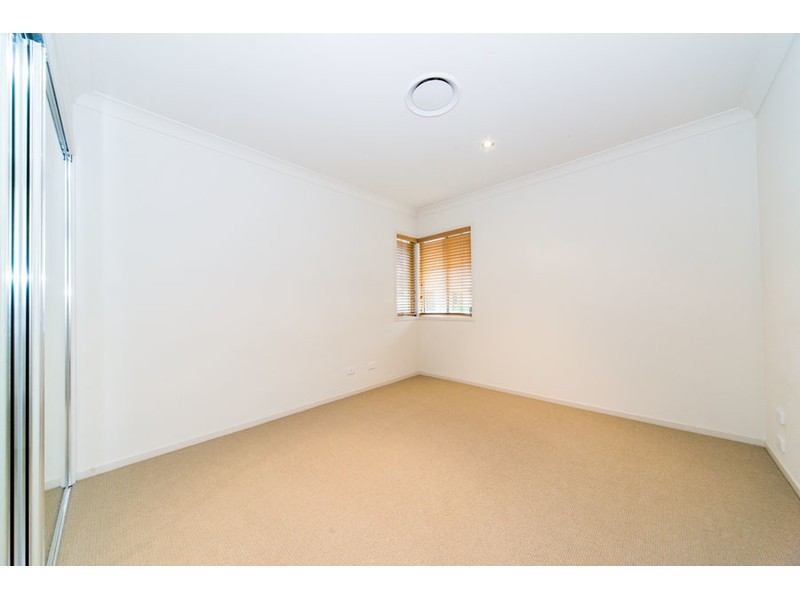 2/11 Mallard Avenue, Paradise Point QLD 4216