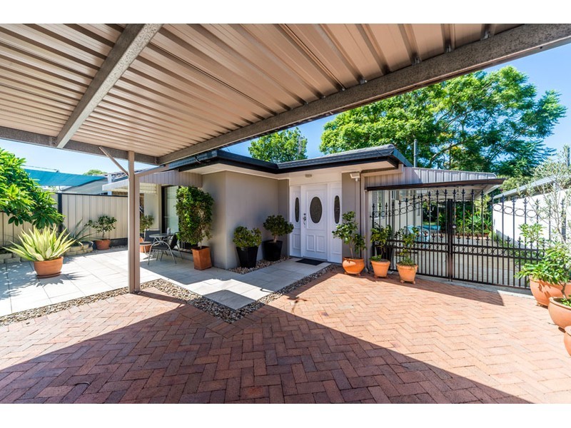 33 Turana Street, Coombabah QLD 4216