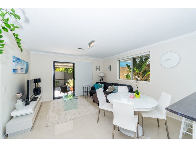 33 Turana Street, Coombabah QLD 4216