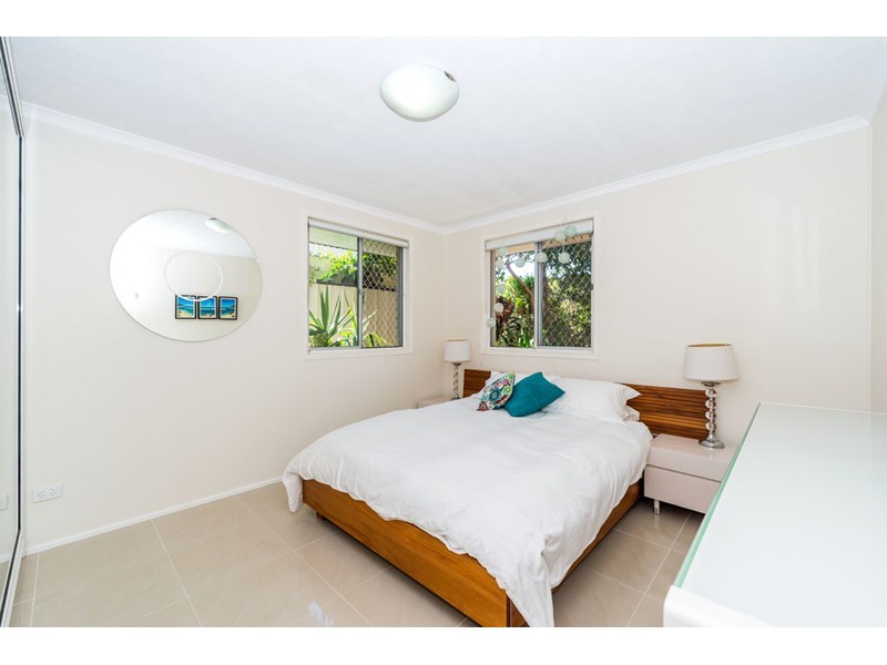 33 Turana Street, Coombabah QLD 4216