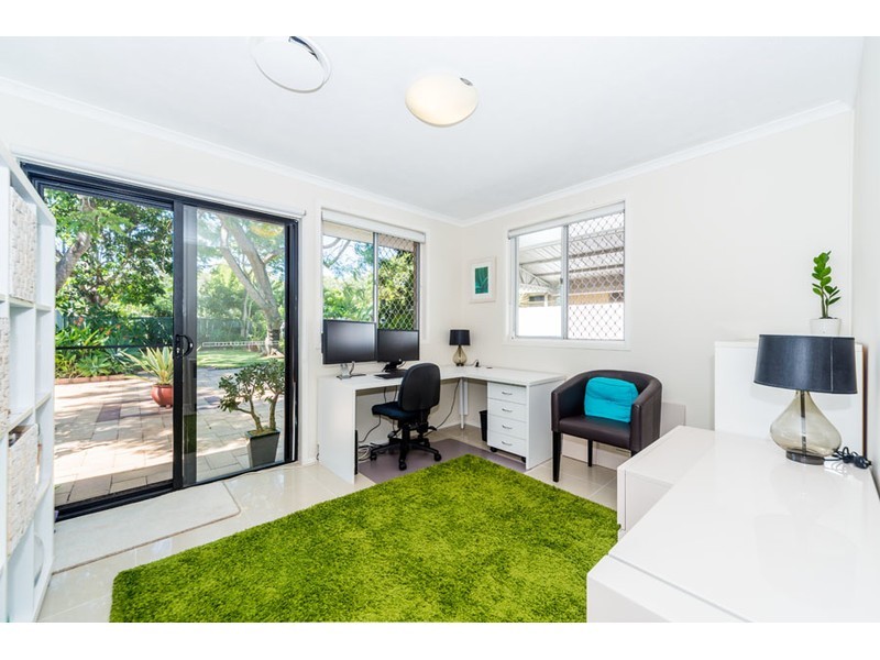 33 Turana Street, Coombabah QLD 4216