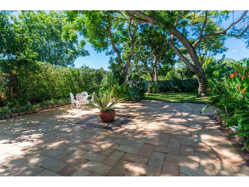 33 Turana Street, Coombabah QLD 4216