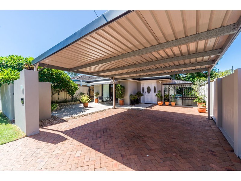 33 Turana Street, Coombabah QLD 4216