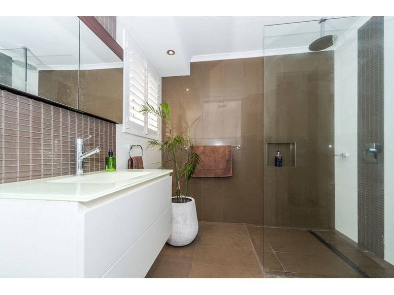 1 Sage Court, Runaway Bay QLD 4216