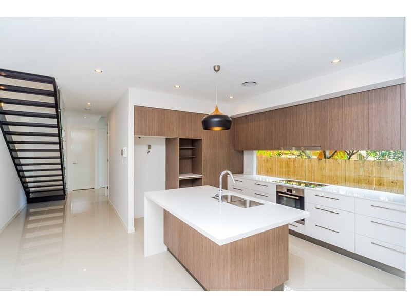 10 Helena Street, Biggera Waters QLD 4216