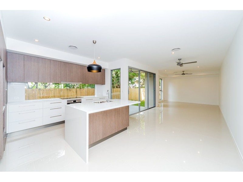 10 Helena Street, Biggera Waters QLD 4216