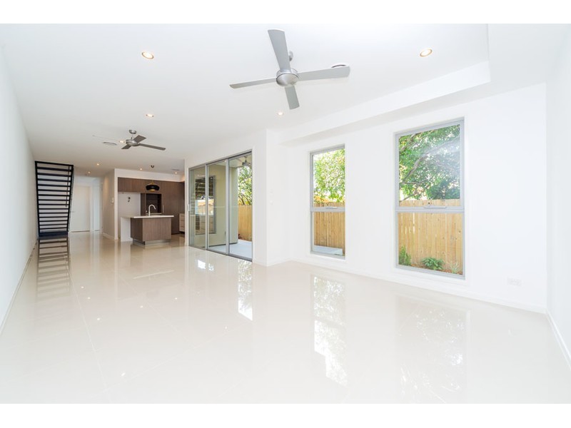 10 Helena Street, Biggera Waters QLD 4216