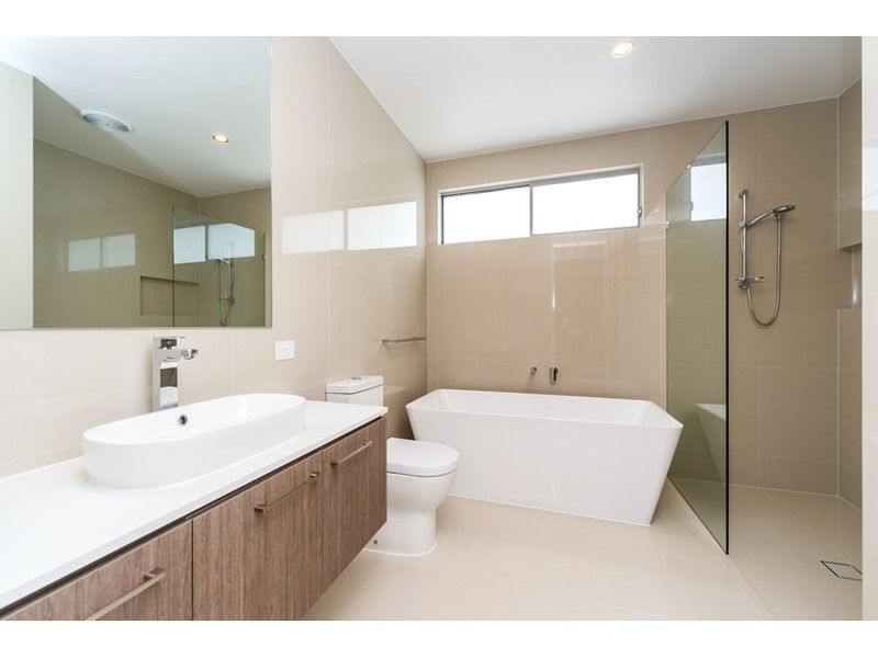 10 Helena Street, Biggera Waters QLD 4216