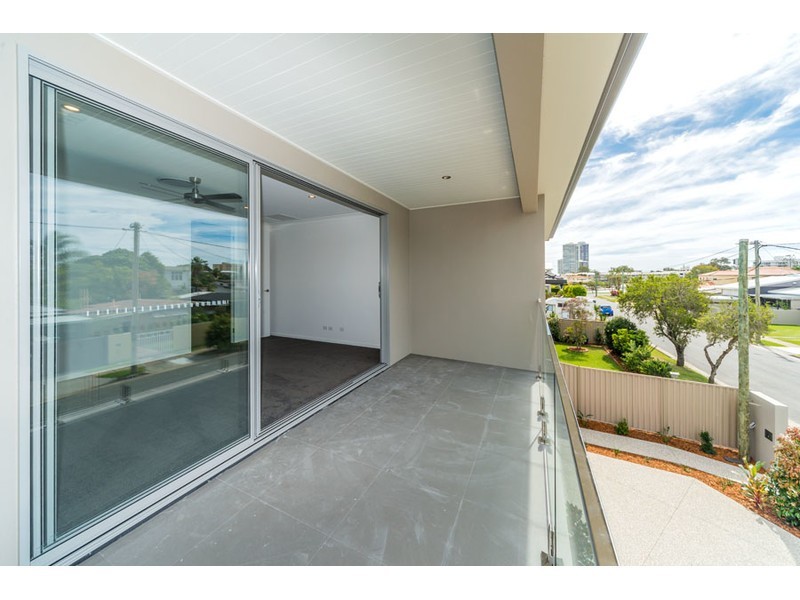 10 Helena Street, Biggera Waters QLD 4216