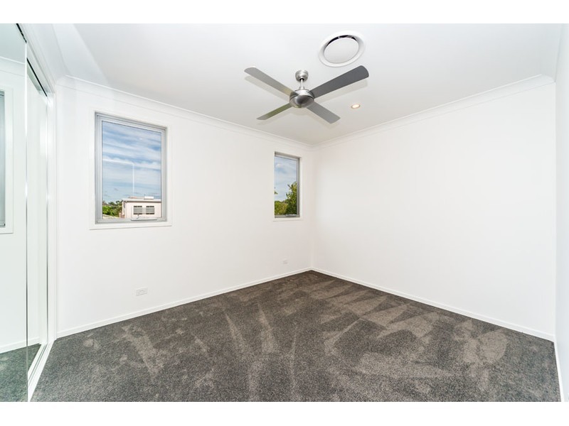 10 Helena Street, Biggera Waters QLD 4216