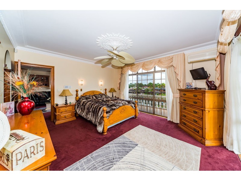 4 Aroa Court, Runaway Bay QLD 4216