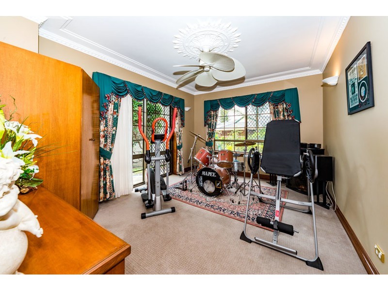 4 Aroa Court, Runaway Bay QLD 4216