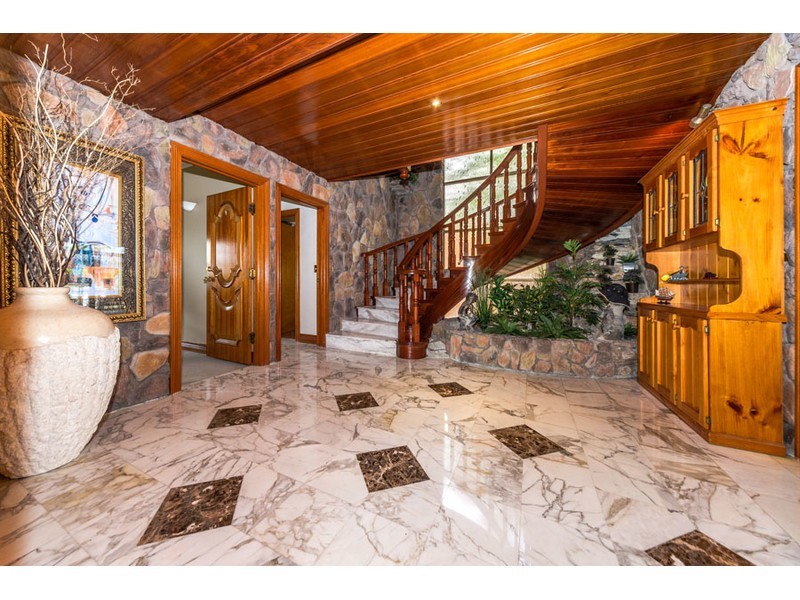 4 Aroa Court, Runaway Bay QLD 4216