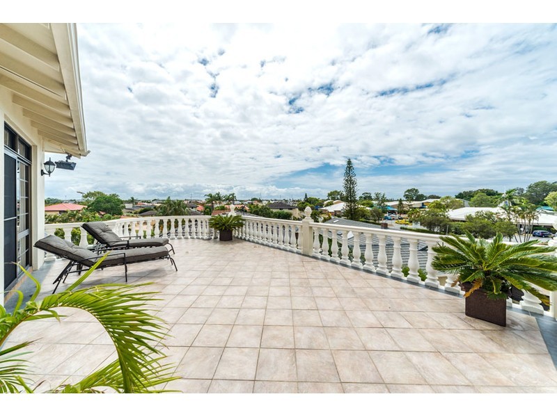 4 Aroa Court, Runaway Bay QLD 4216