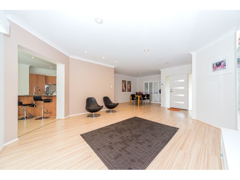 6 Biscay Way, Coombabah QLD 4216