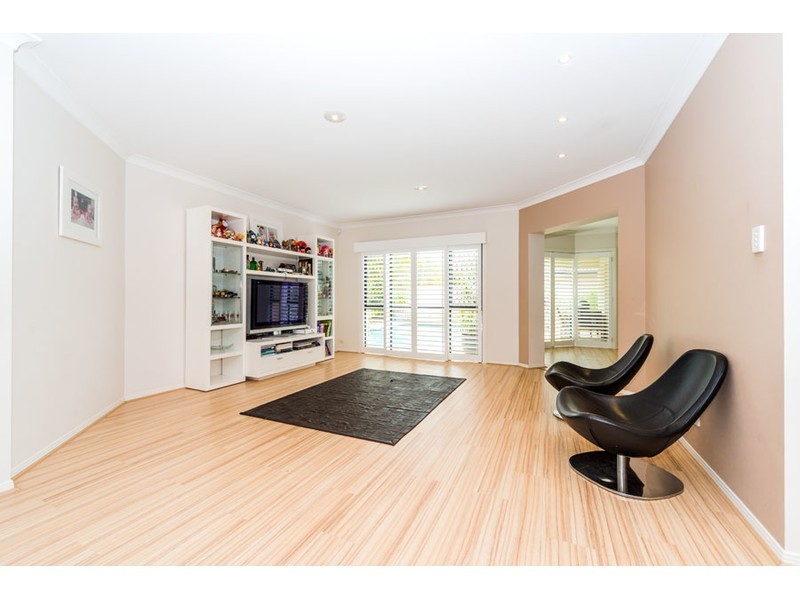 6 Biscay Way, Coombabah QLD 4216