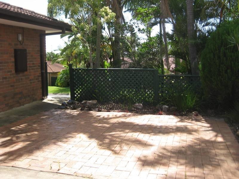 2/17 Callistemon Court, Arundel QLD 4214