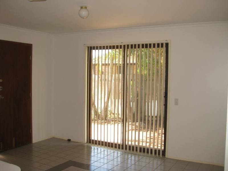 2/17 Callistemon Court, Arundel QLD 4214