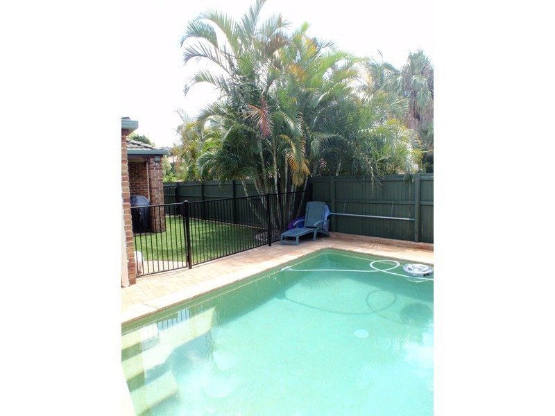 11 Crenshaw Court, Parkwood QLD 4214