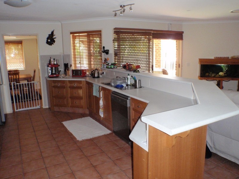 11 Crenshaw Court, Parkwood QLD 4214