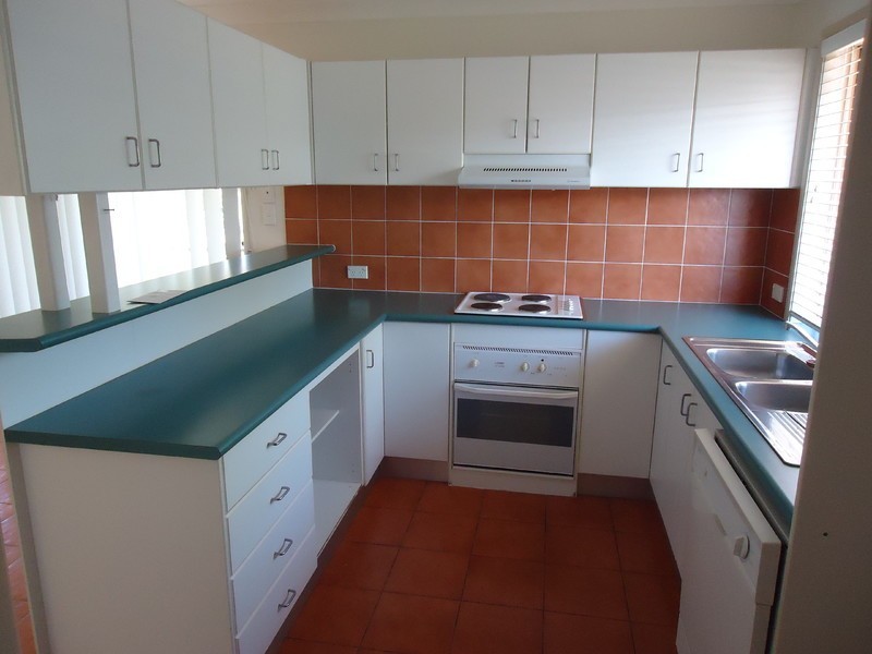 2/193 Bayview Street, Runaway Bay QLD 4216