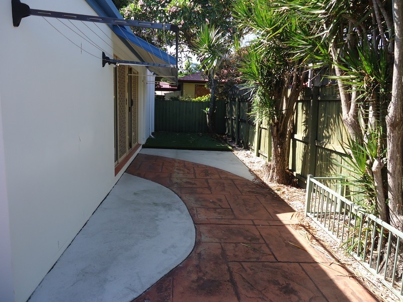 2/193 Bayview Street, Runaway Bay QLD 4216