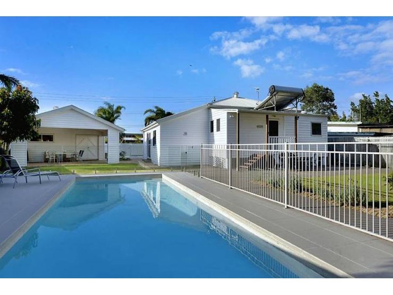 54 Errol Avenue, Paradise Point QLD 4216
