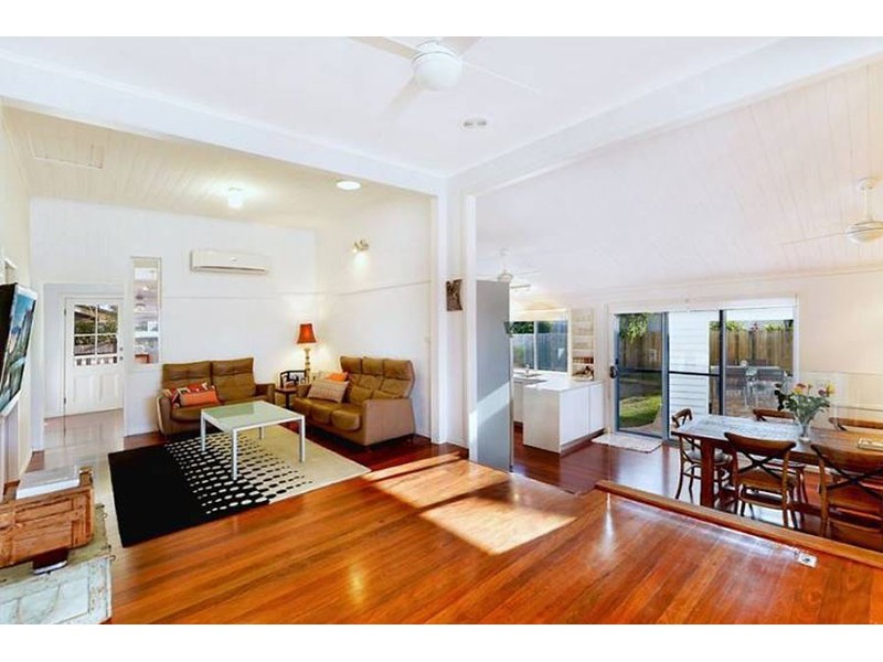 54 Errol Avenue, Paradise Point QLD 4216