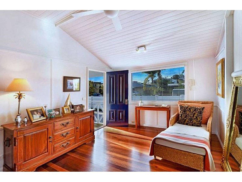 54 Errol Avenue, Paradise Point QLD 4216