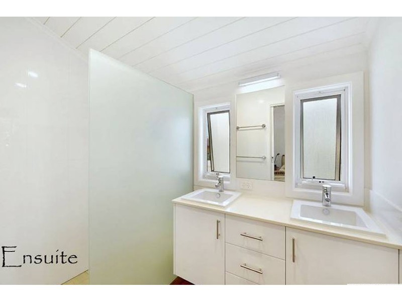 54 Errol Avenue, Paradise Point QLD 4216